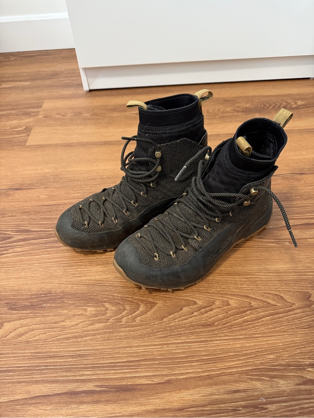 Naglev Men's 8.5 / 41.5 Black Hiking Boots - not waterproof